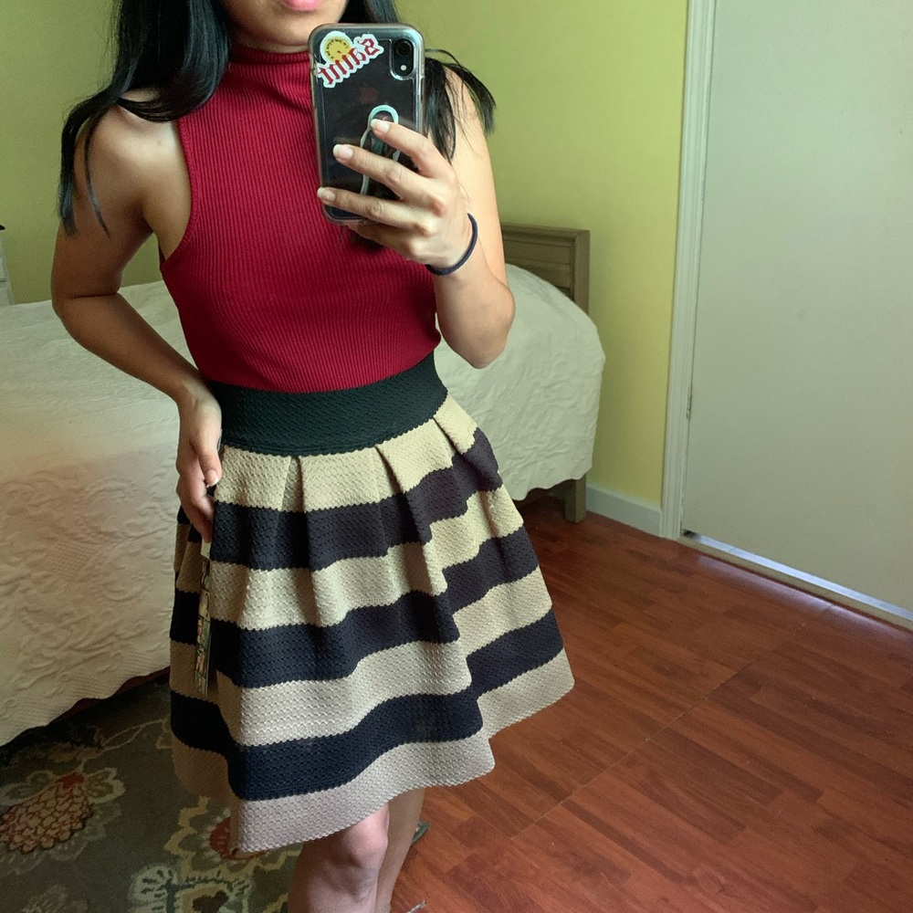 Black and tan skirt